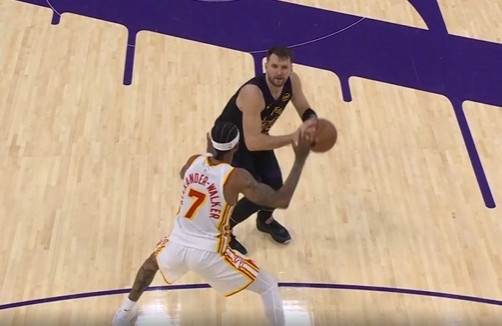 澳门百家乐登录入口-解说员都喊“Luka Magic”！东契奇连续扔进3记三分 湖人轰21-2！